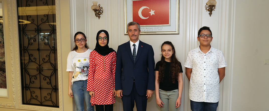 Ba�kan�m�z �ampiyonlar� A��rlad�