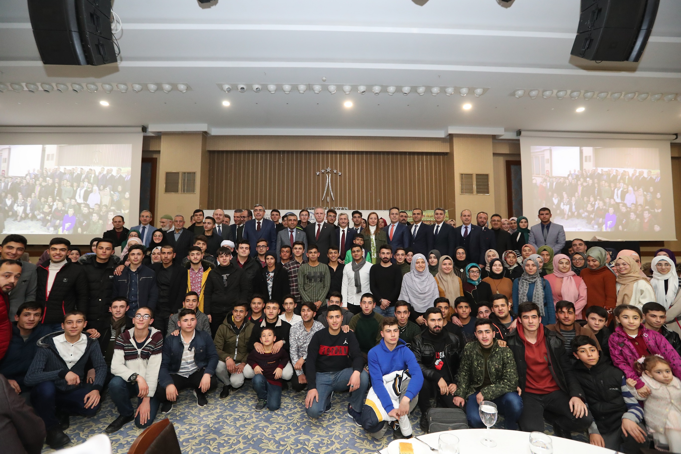 Umre�den D�nen ��renciler Gaziantep Protokol� �le Bir Araya Geldi
