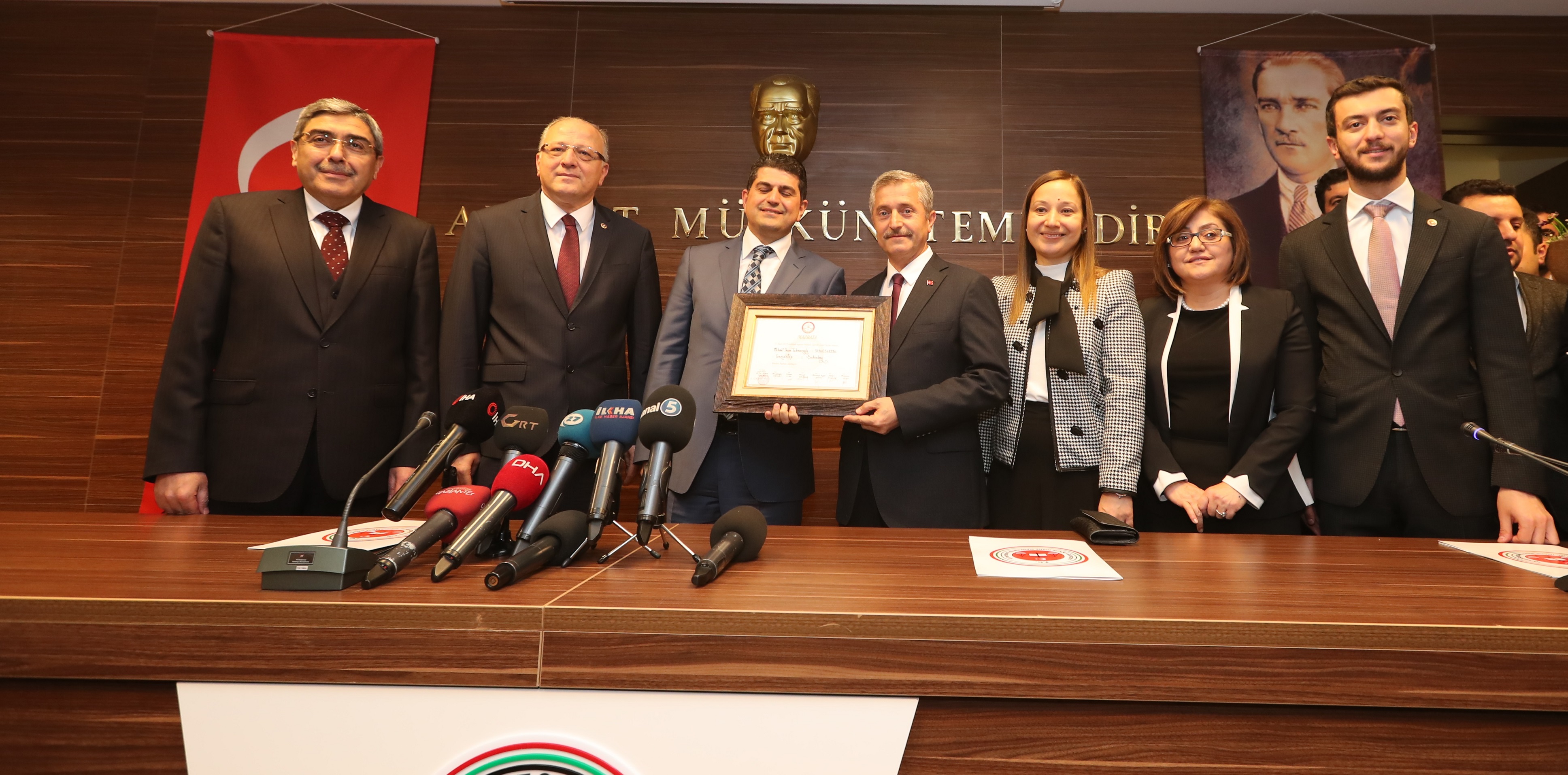 Ba�kan�m�z, Mazbatas�n� Ald�