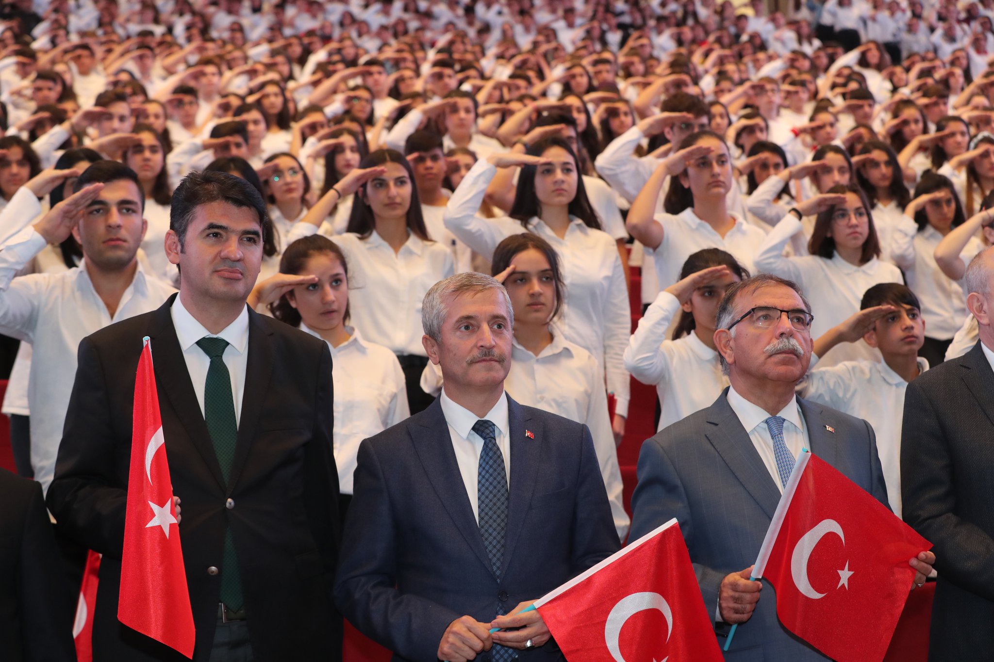 1.270 �ahinbeyli ��renciden Mehmet�i�e Mar�l� Selam 