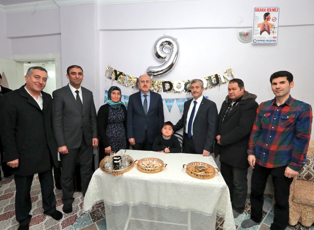 Minik Bilal�e Karne Ve Do�um G�n� S�rprizi