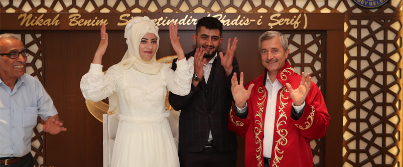 Ba�kan�m�zdan Yeni �iftlere S�rpriz