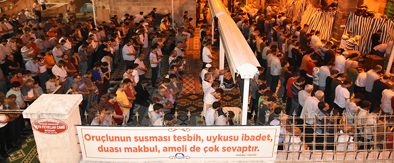 ��h Meydan��nda Kadir Gecesi Co�kusu Ya�and�