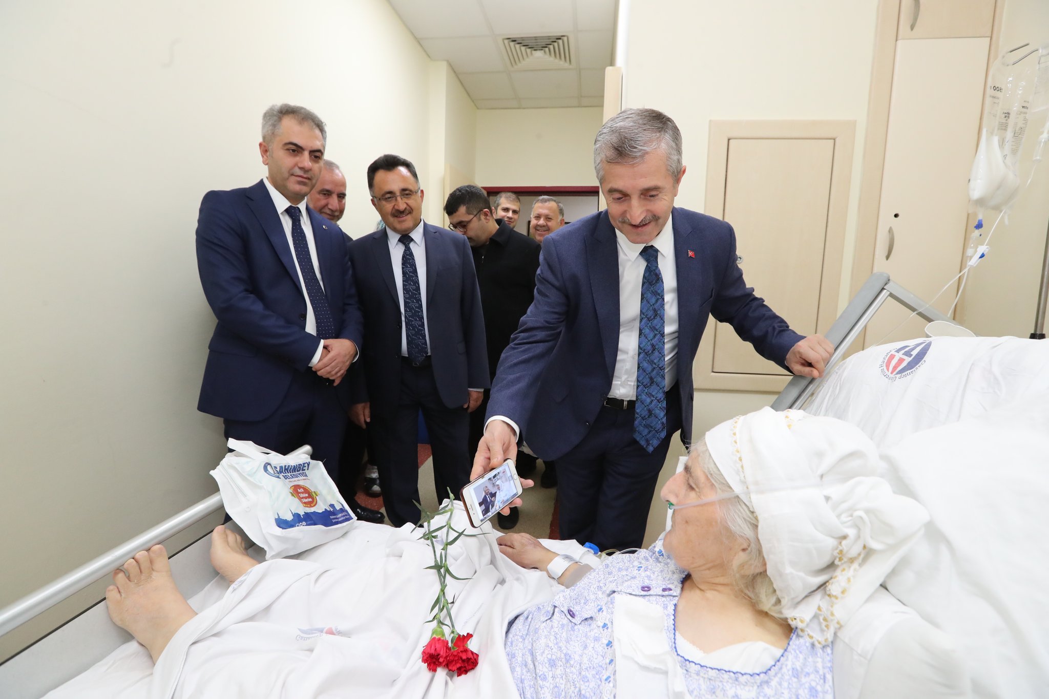 Ba�kan�m�z Hastalar� Ziyaret Etti