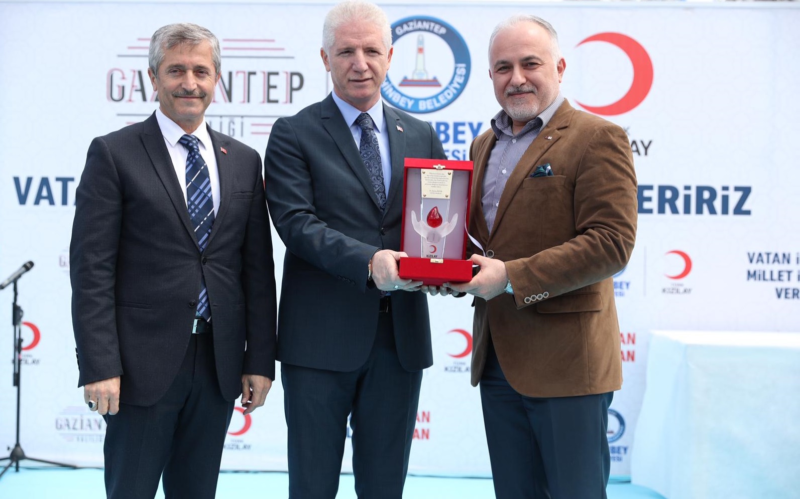 Vatan ��in Can, Millet ��in Kan Veririz