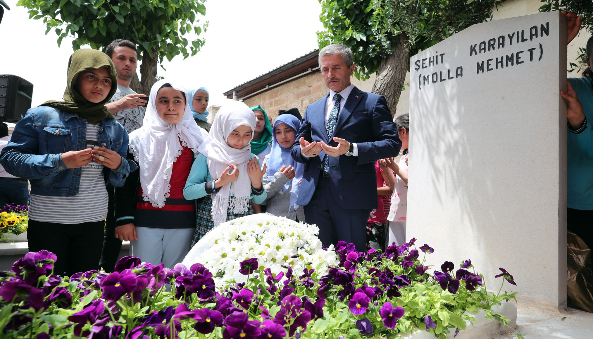 �ehit Karay�lan Mezar� Ba��nda An�ld�