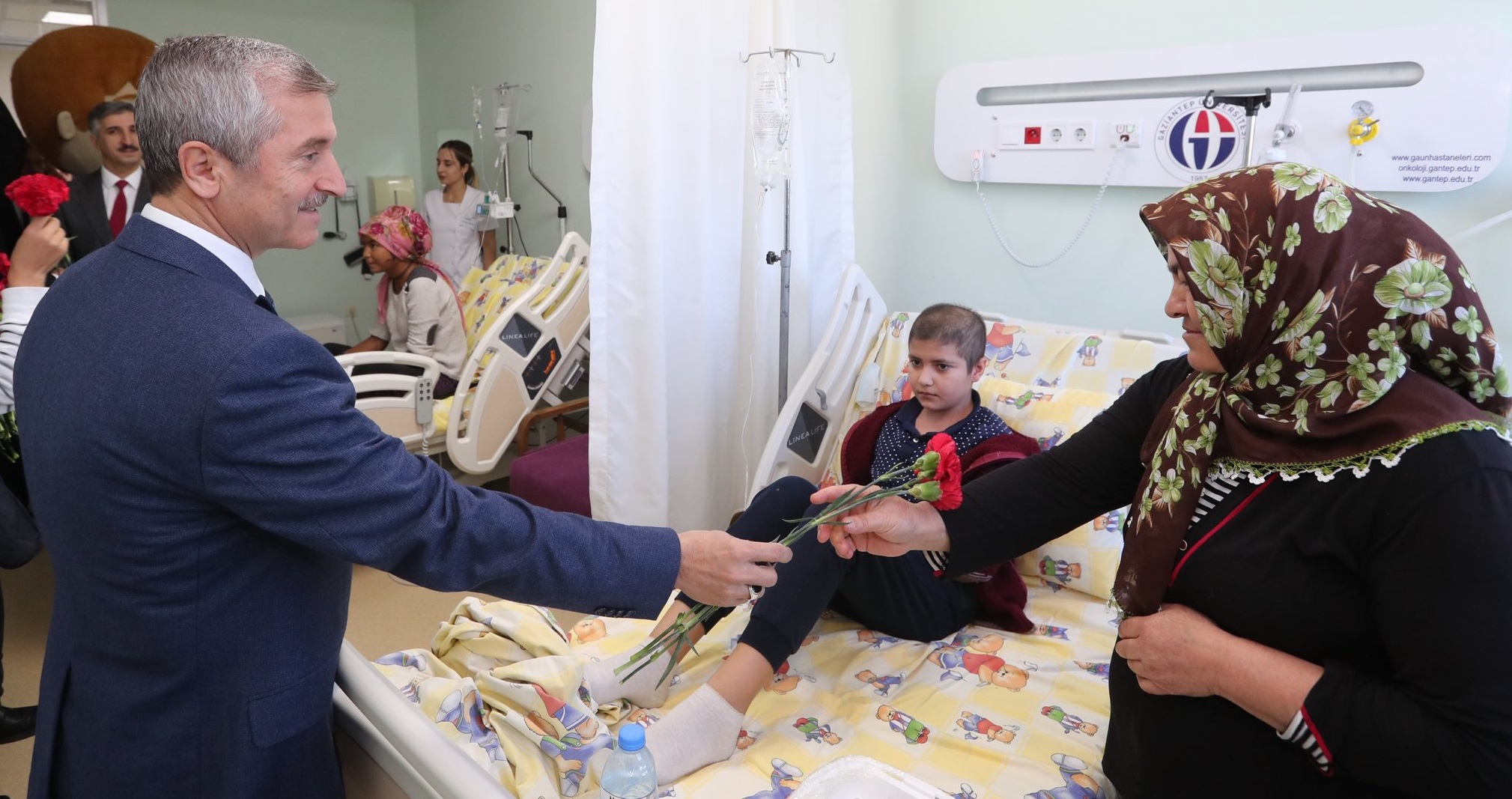 Ba�kan�m�zdan L�semili �ocuklara Moral Ziyareti
