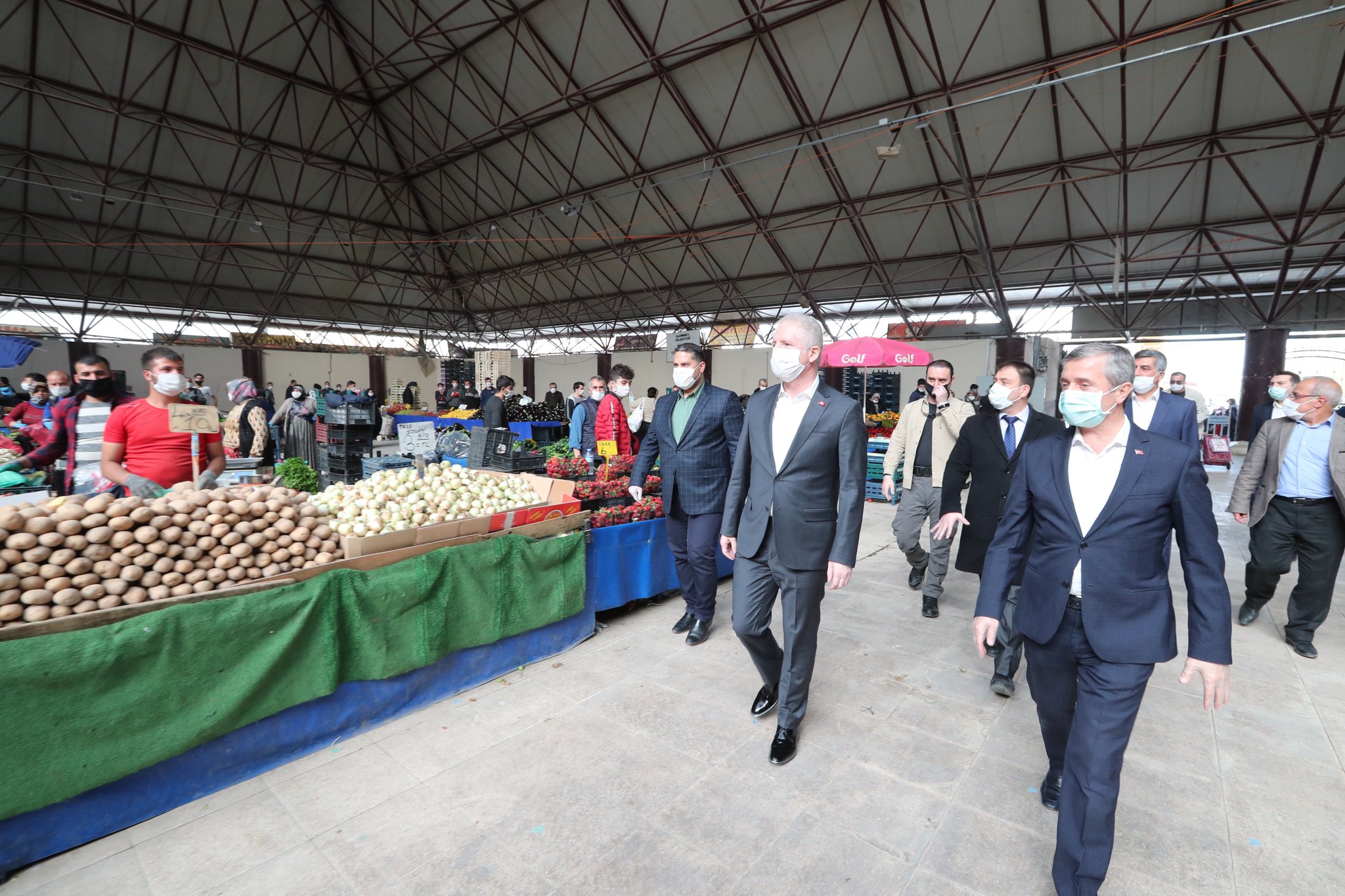 Vali G�l Ve Ba�kan�m�z Pazar Yerlerinde Al�nan Tedbirleri Denetledi