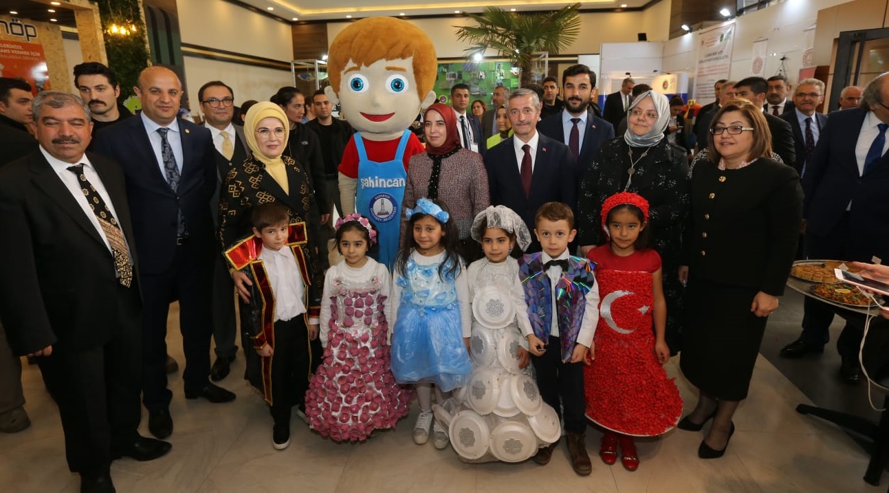 Emine Erdo�an Han�mefendi, Belediyemizin Stand�n� Ziyaret Etti