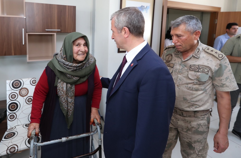 Ba�kan�m�z, Bayram� Vatanda�larla Kar��lad�