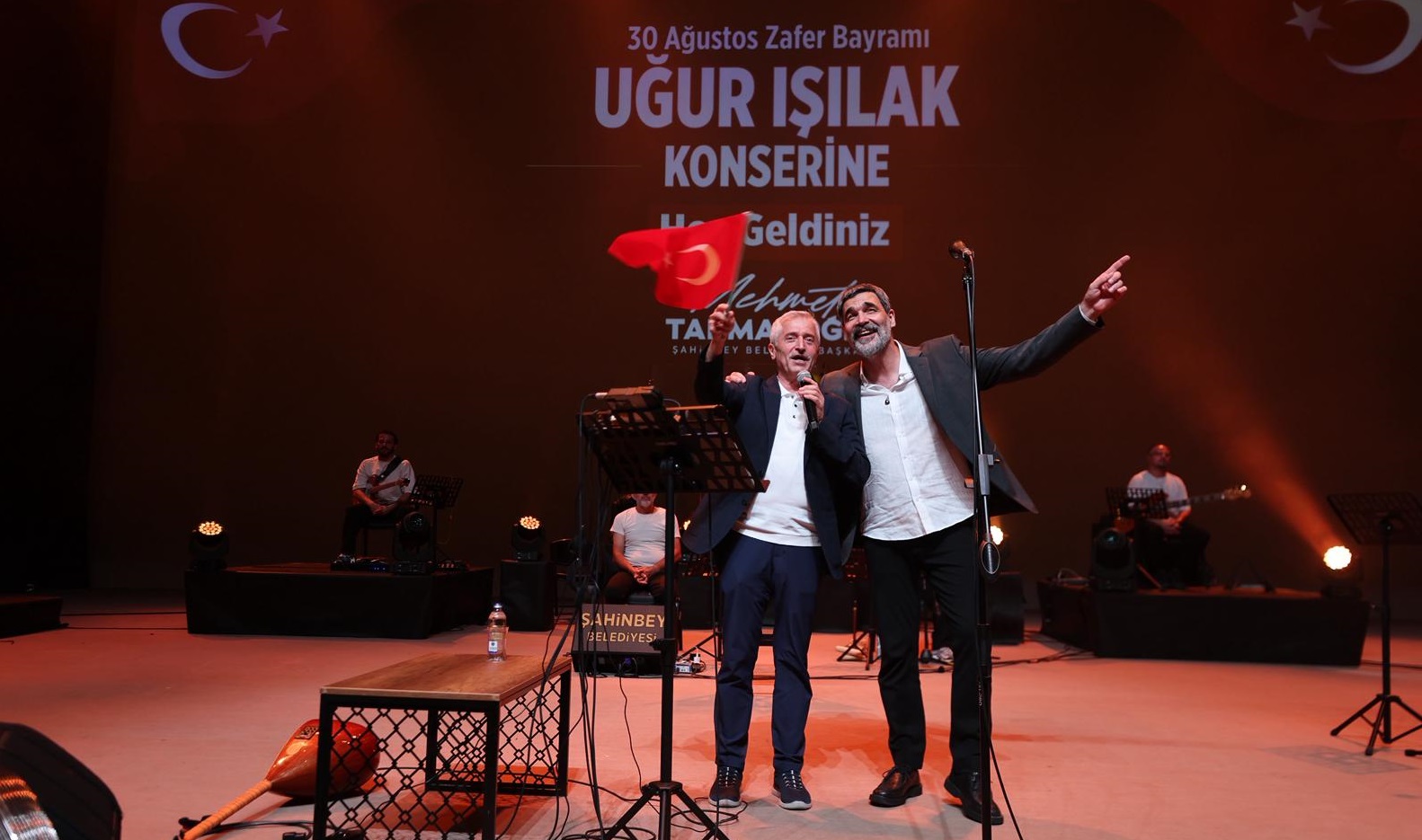 �ahinbey�de Zaferin Co�kusu �ark�larla Ta�land�