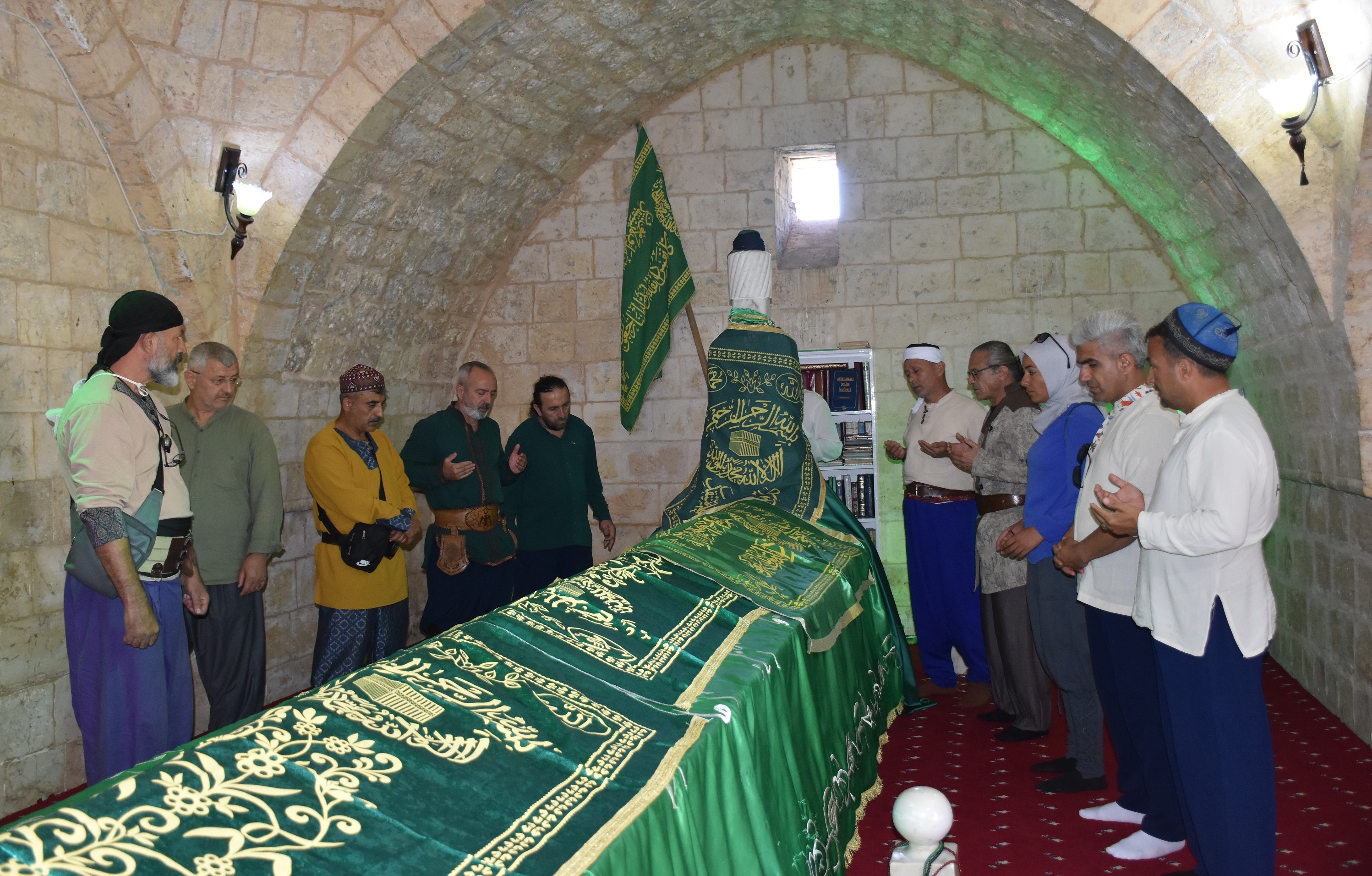 Aksa�l�lar Ok�ular�n Pirini Ziyaret Etti