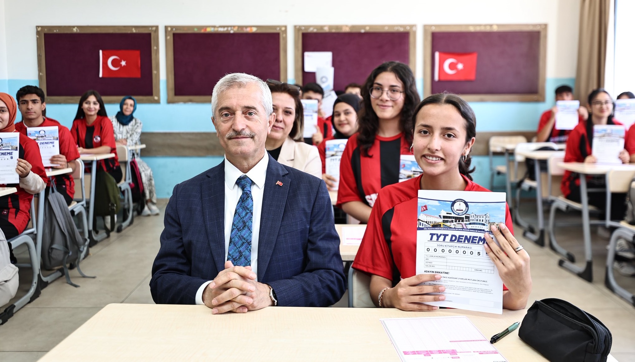 Belediyemizden ��rencilere Deneme Seti Deste�i
