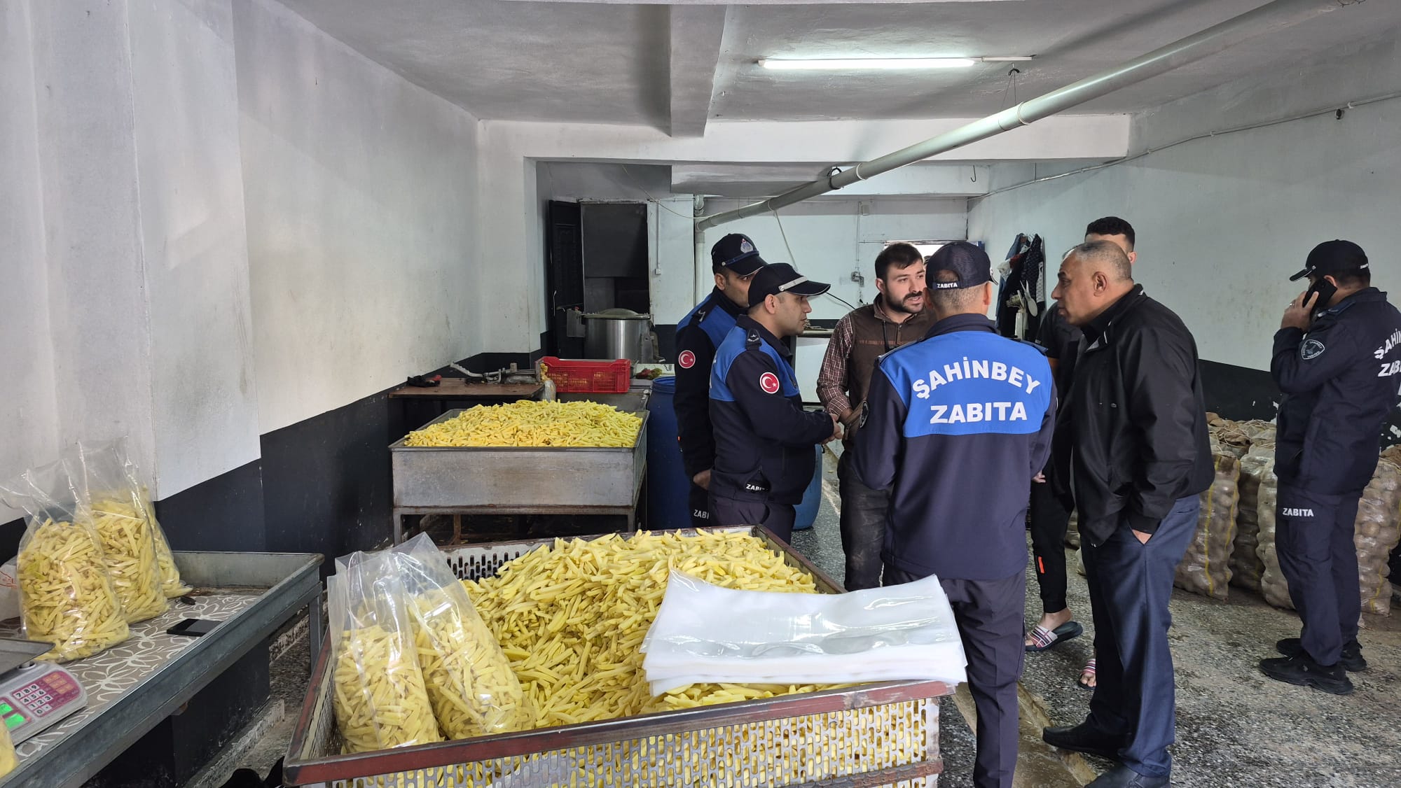 Belediyemizden S�k� Denetim: 600 Kilogram Patates Cipsi �mha Edildi