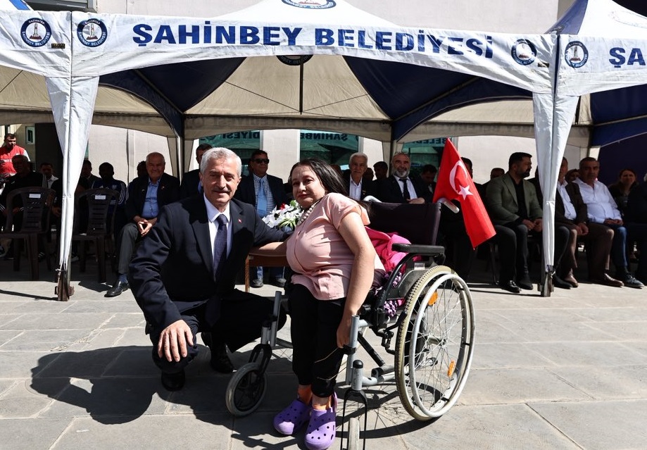 Belediyemizden Engelli 4.311 Vatanda�a Ak�l� Ve Manuel Tekerlekli Sandalye