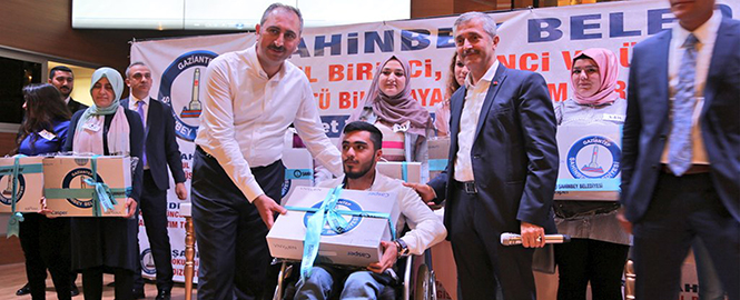Ba�ar�l� ��rencilere 2036 Adet Laptop Bilgisayar