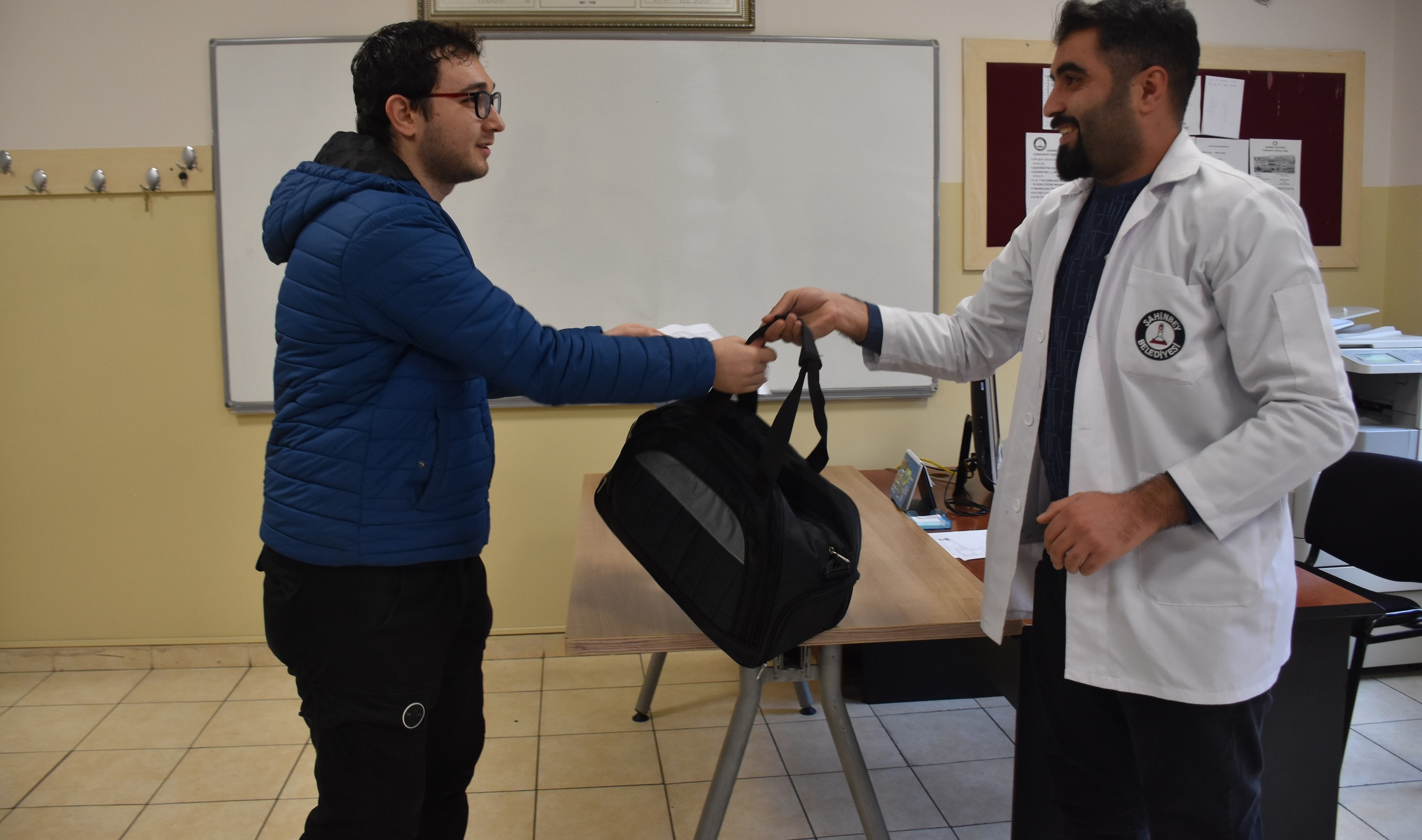 Belediyemizden 101 Bin Mehmet�i�e Asker �antas�