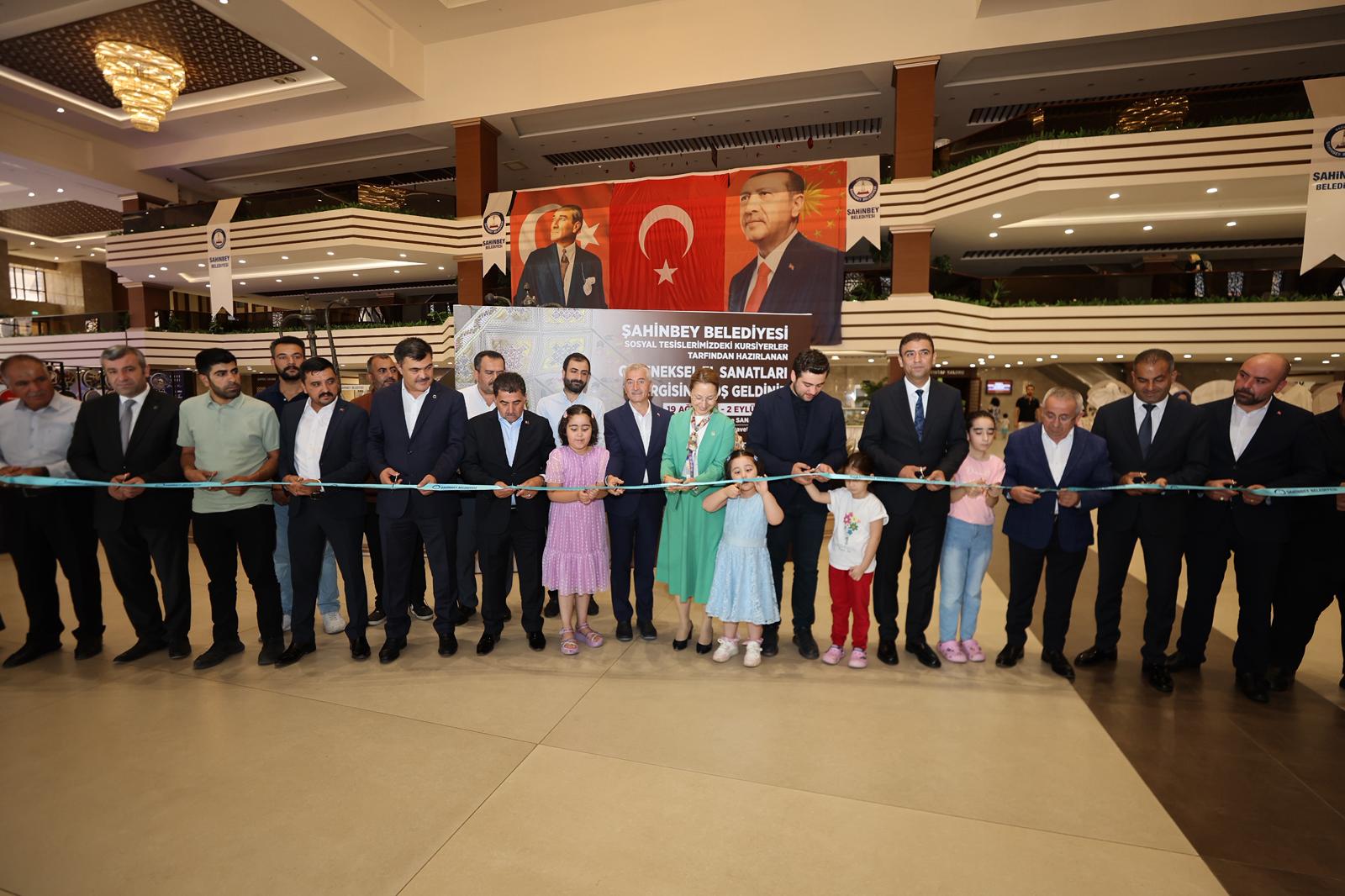 Belediyemiz Yaz Okulu Kursiyerlerinin El Eme�i Sergisi A��ld�