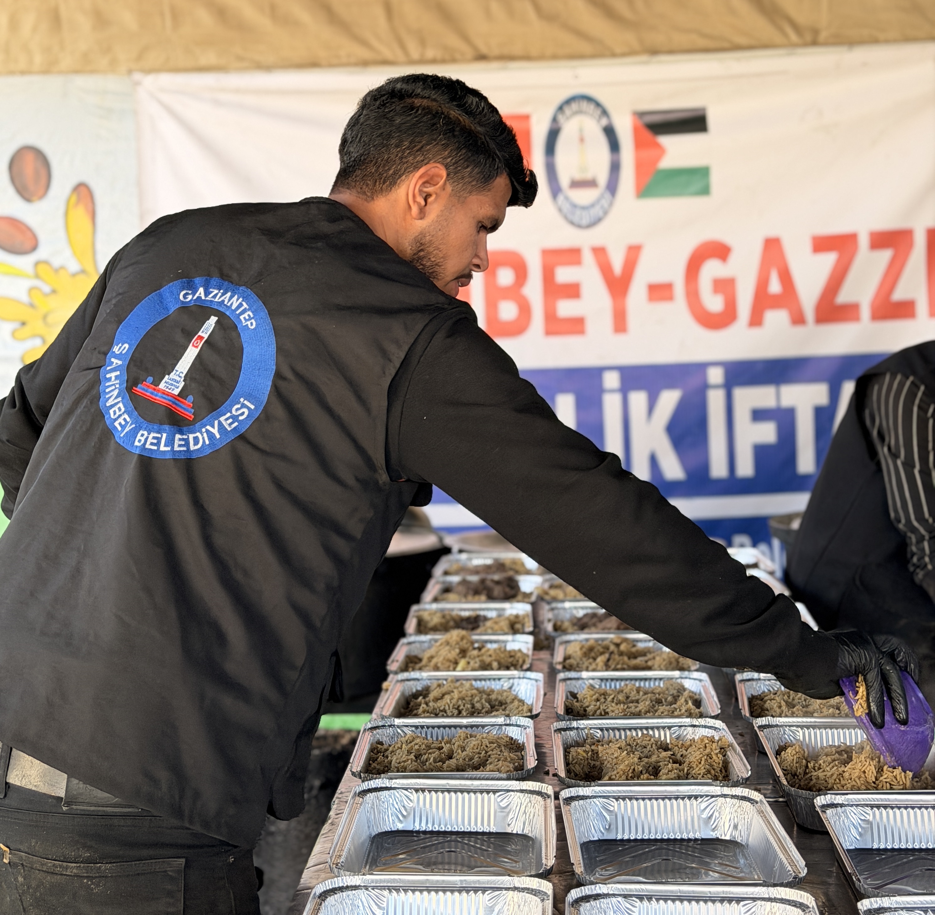 Belediyemizden Gazze�de Karde�lik �ftar�