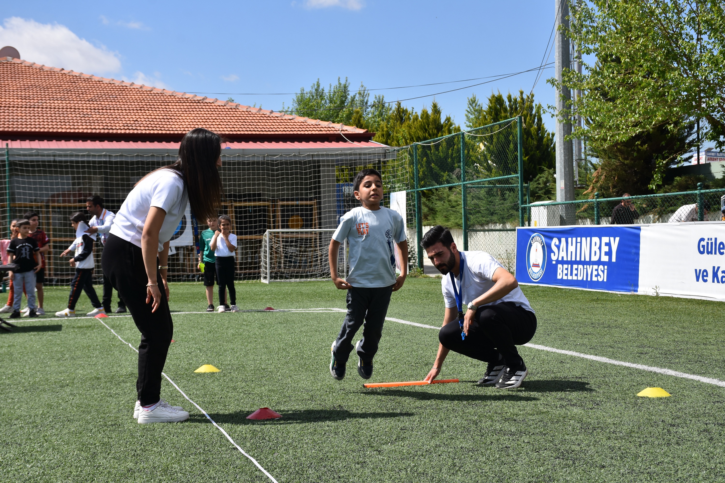 D�nya �ocuk Atletizm G�n��nde 200 �ocuk Sporla Bulu�tu
