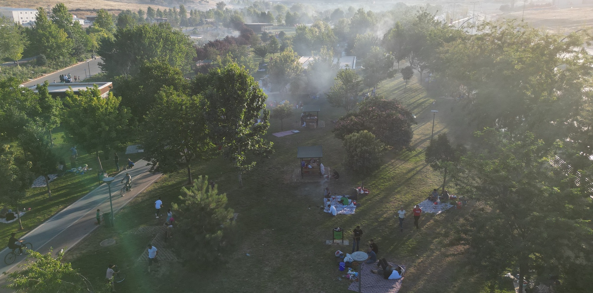 Vatanda�lar Belediyemizin Parklar�nda Serinliyor