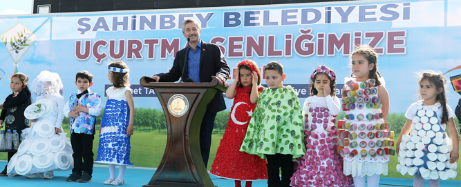 �ahinbey Belediyesi�nin U�urtmalar� G�ky�z�n� Renklendirdi