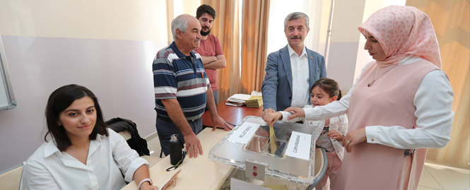 Ba�kan�m�z: "�lkemizin Gelece�ini Oyluyoruz"