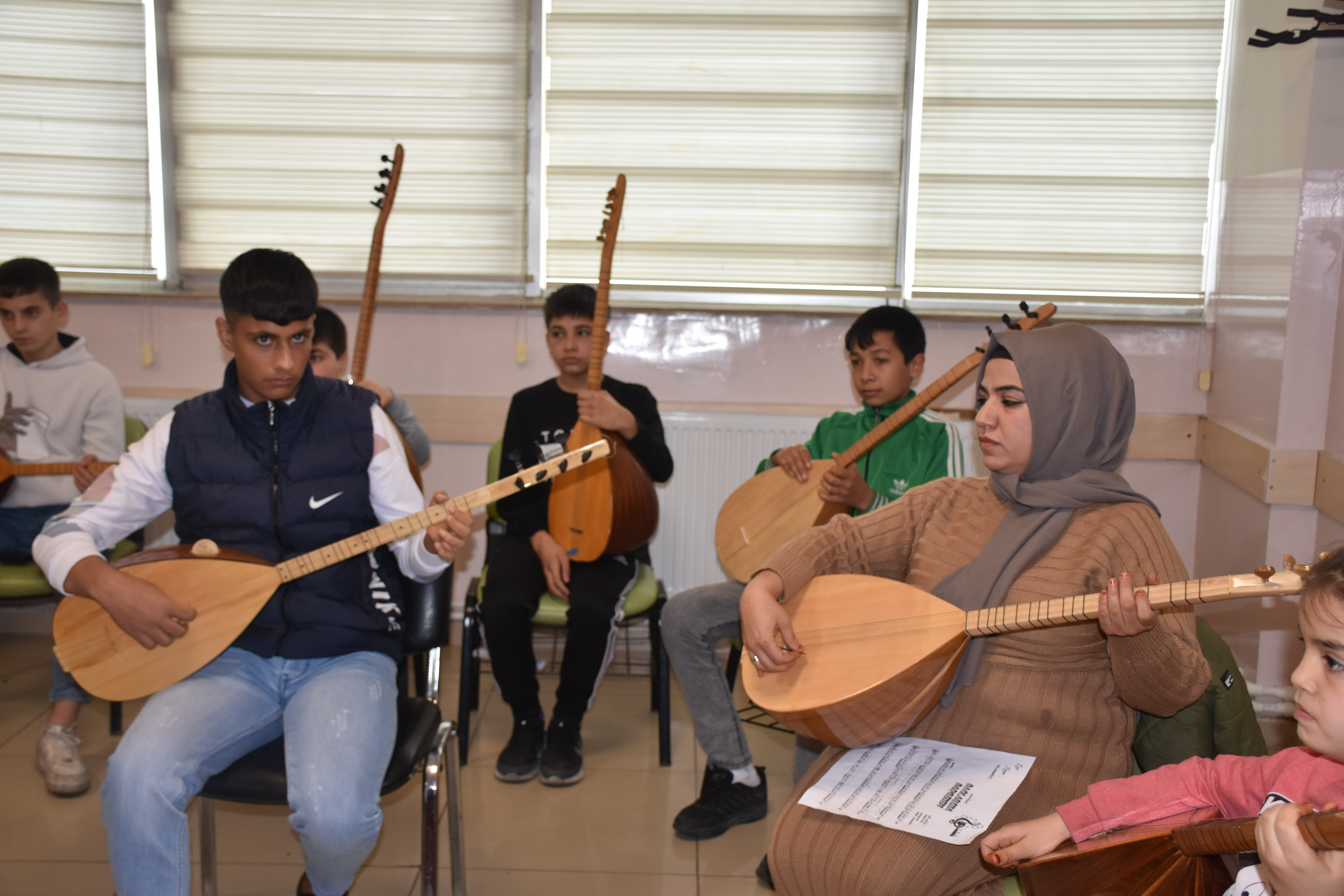 Belediyemiz Tesislerinde Ba�lama �almay� ��reniyorlar