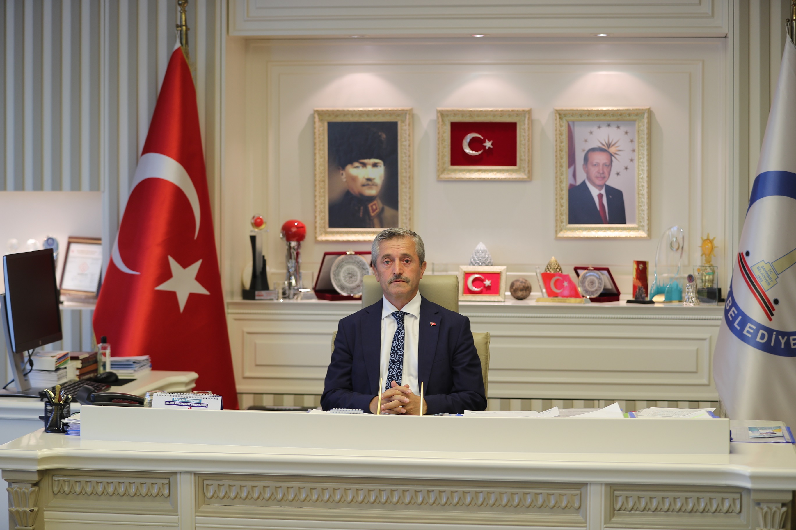 Ba�kan�m�z "Gazi Mustafa Kemal Atat�rk�� Sayg�yla An�yoruz"