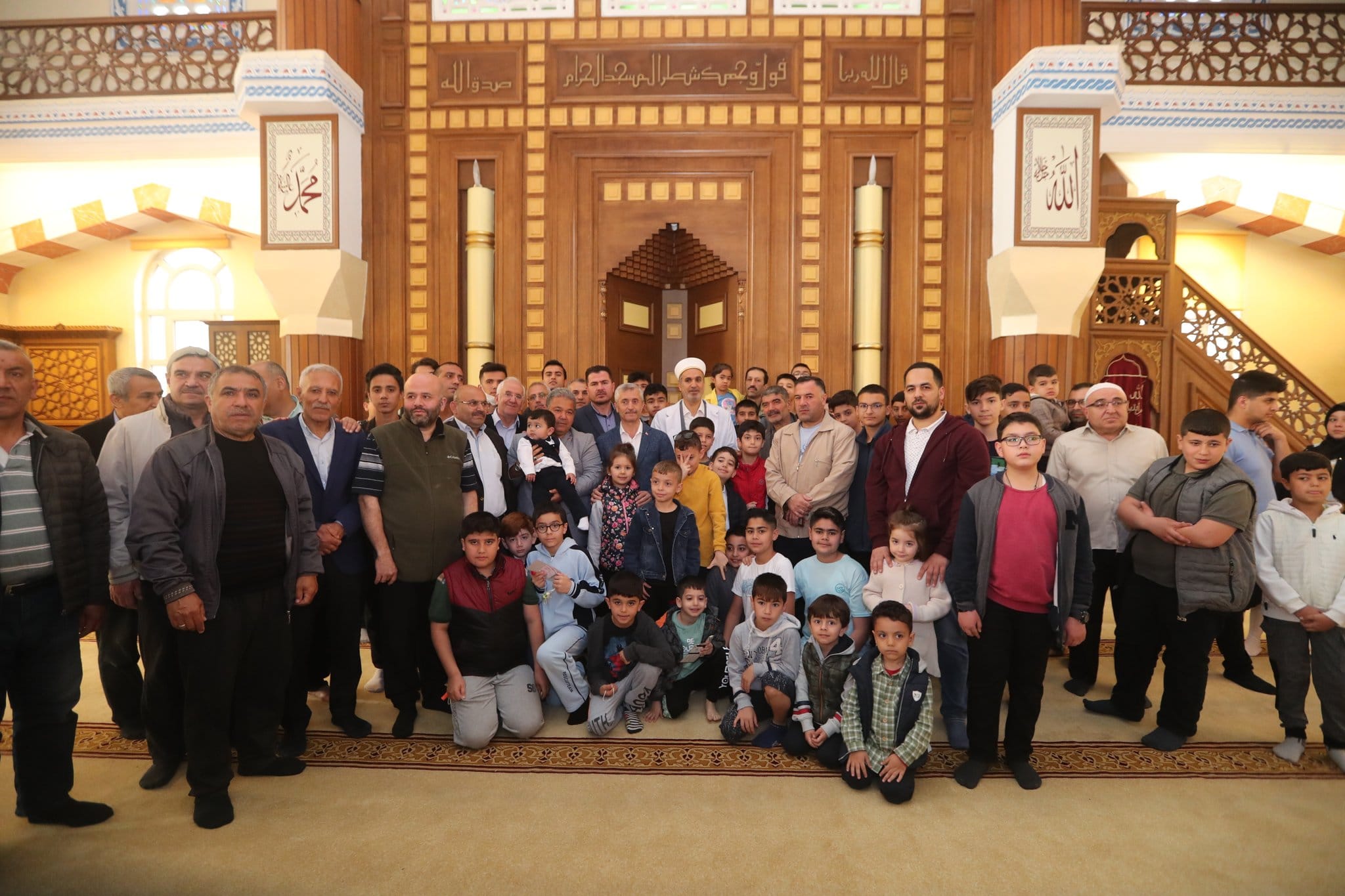 Ba�kan�m�z Vatanda�larla Bayram Namaz�nda Bir Araya Geldi