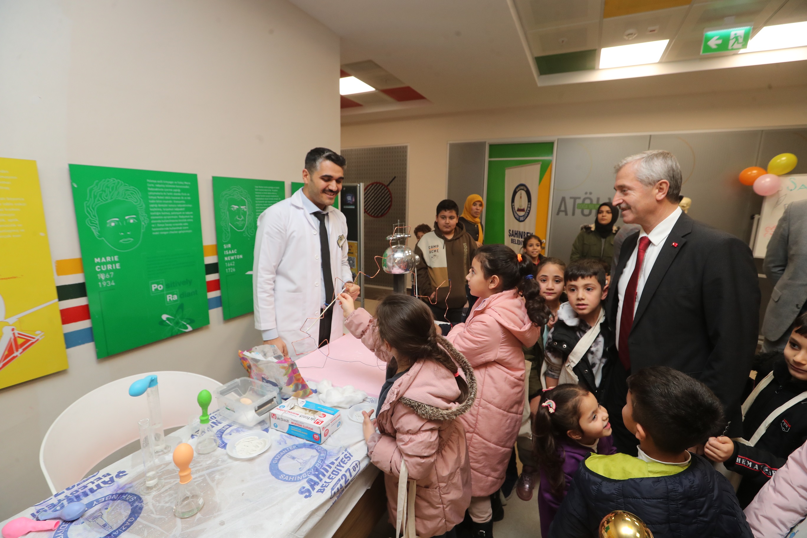 Ba�kan�m�z Bilim �enli�inde ��rencilerle Biraraya Geldi