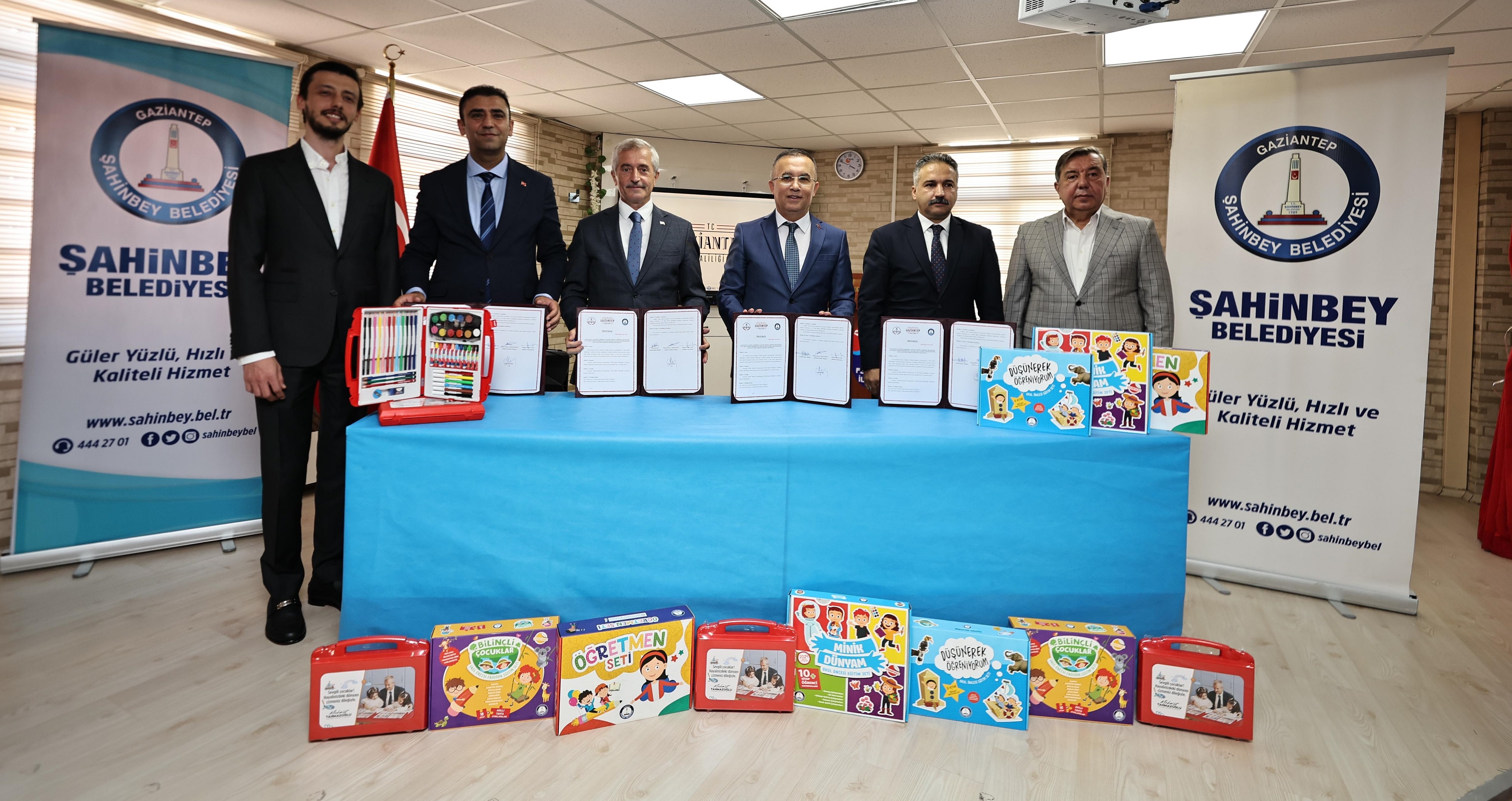 Belediyemizden ��rencilere Boyama Ve E�itim Seti