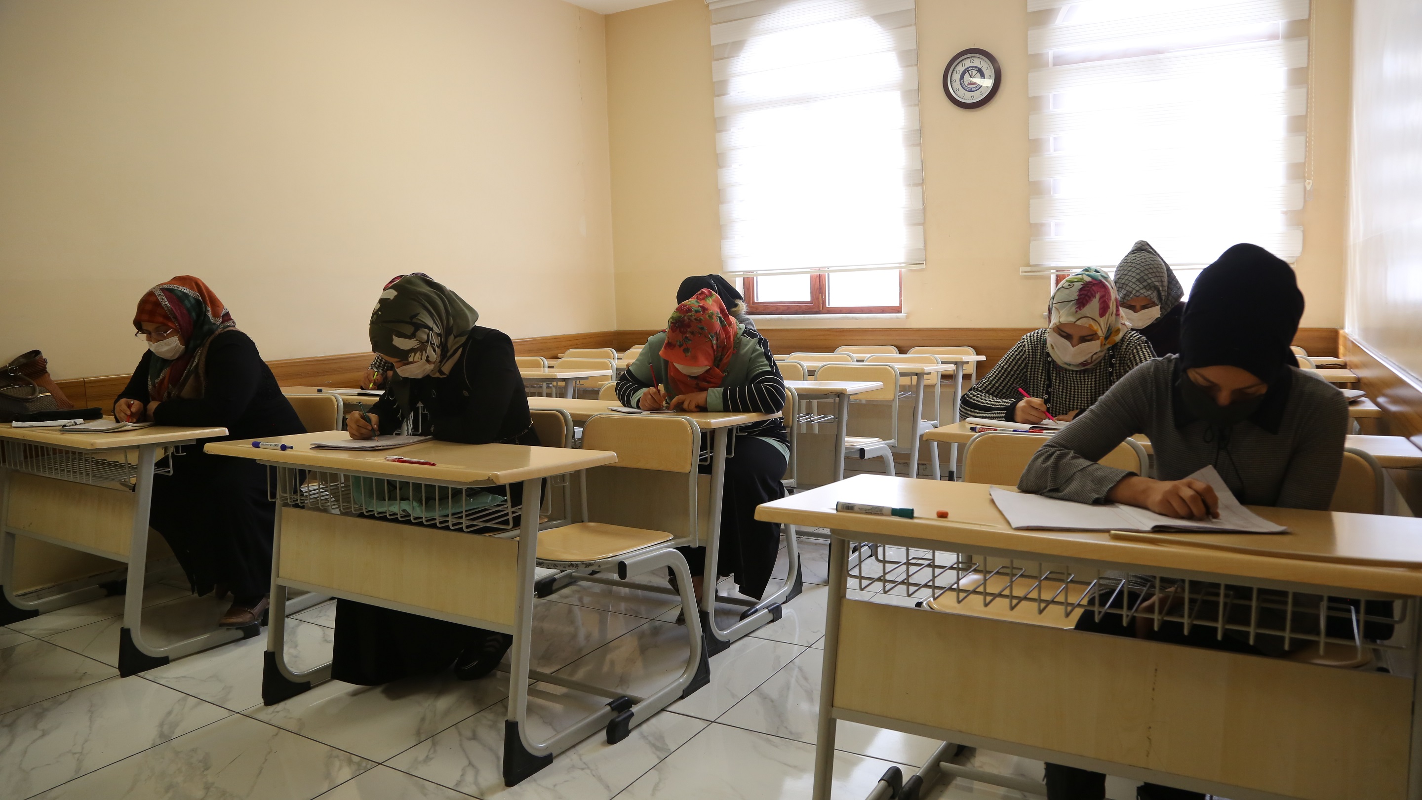 Belediyemizin Kurslar�nda Hem E�leniyorlar Hem De ��reniyorlar