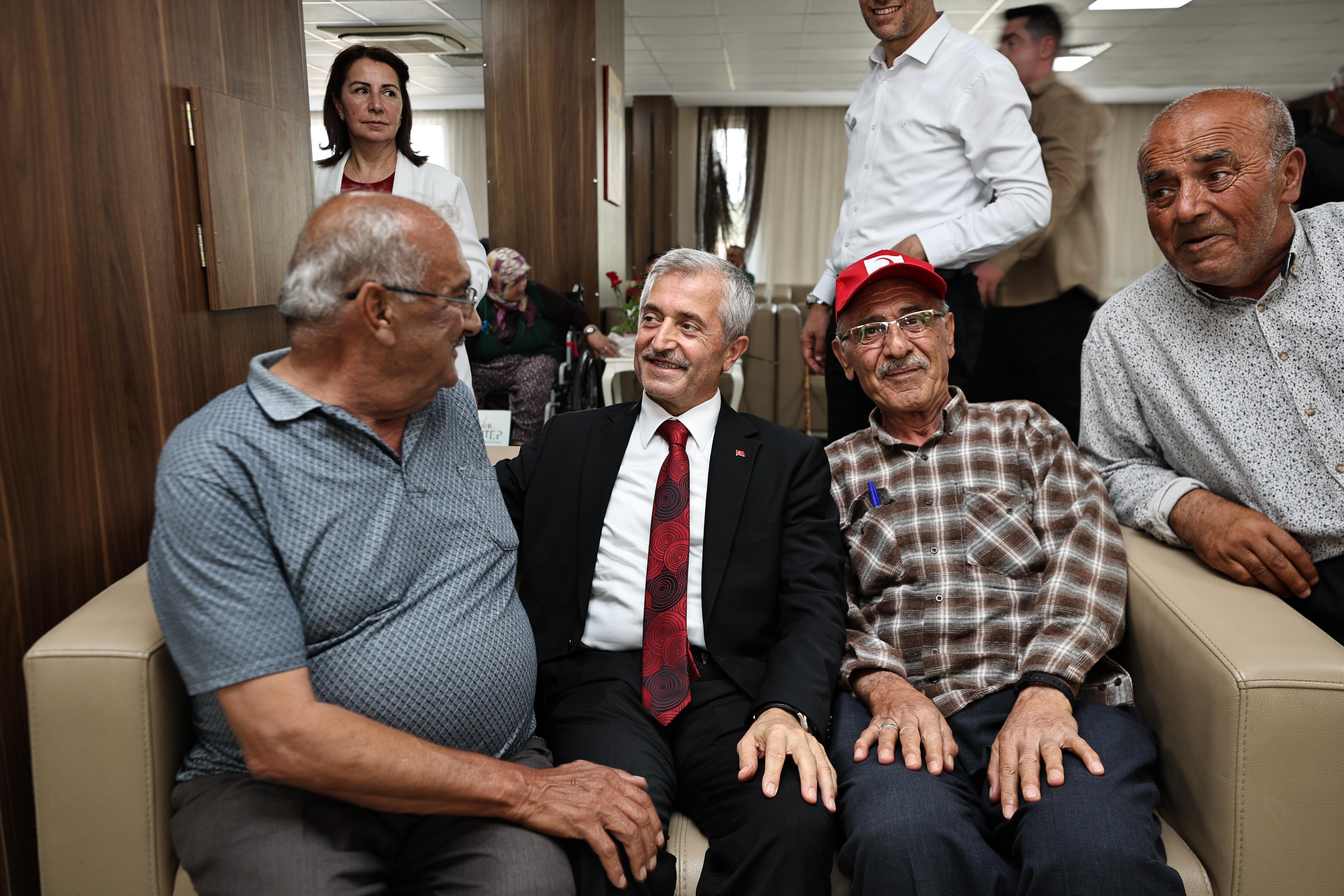 Ba�kan Tahmazo�lu�ndan Anlaml� Ziyaret