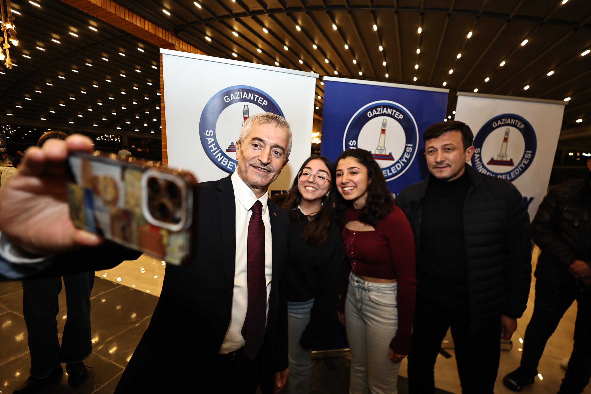 Ba�kan�m�z �zmir�de Gaziantepli ��rencilerle Hasret Giderdi