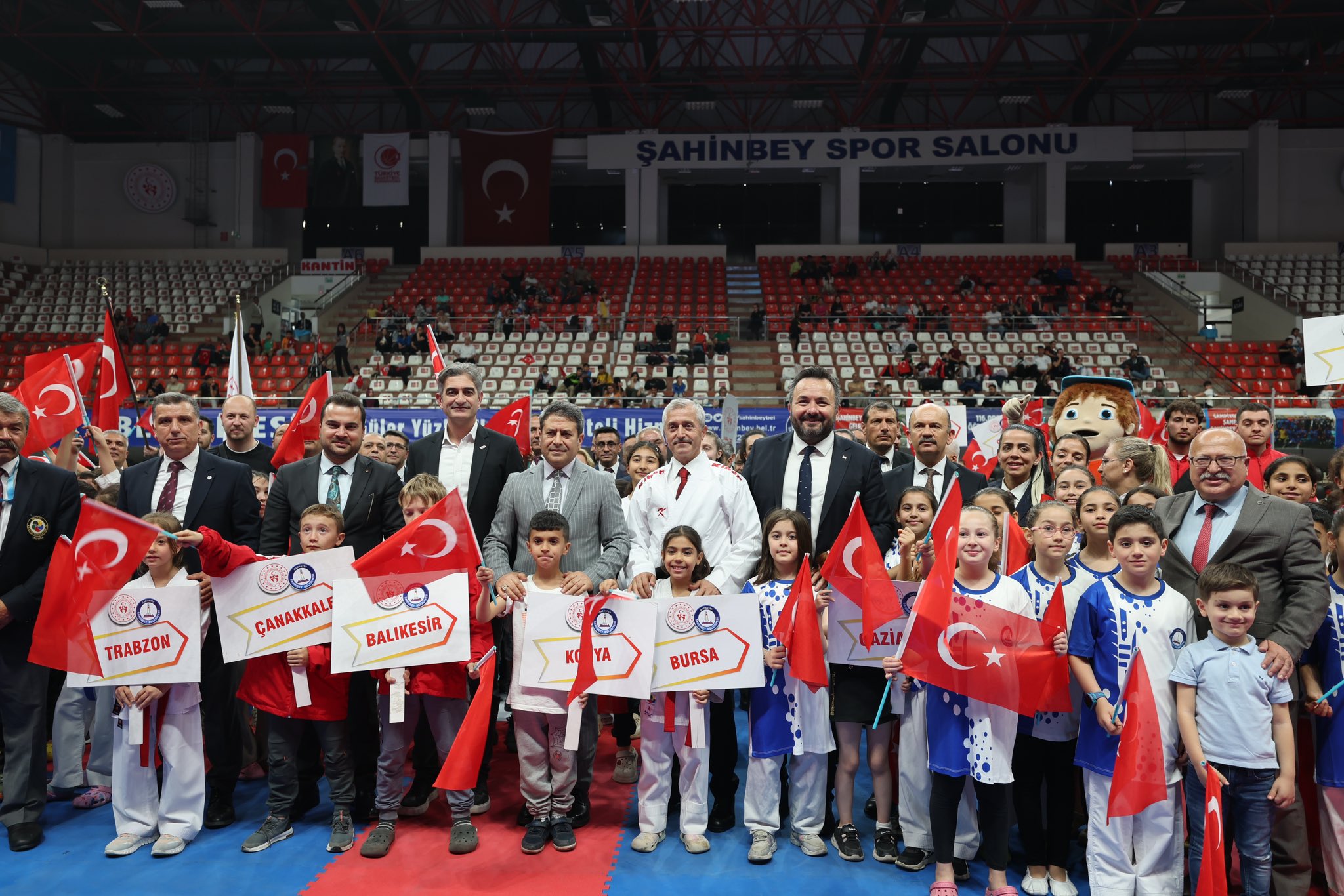Belediyemiz Minik Karatecileri A��rlad�