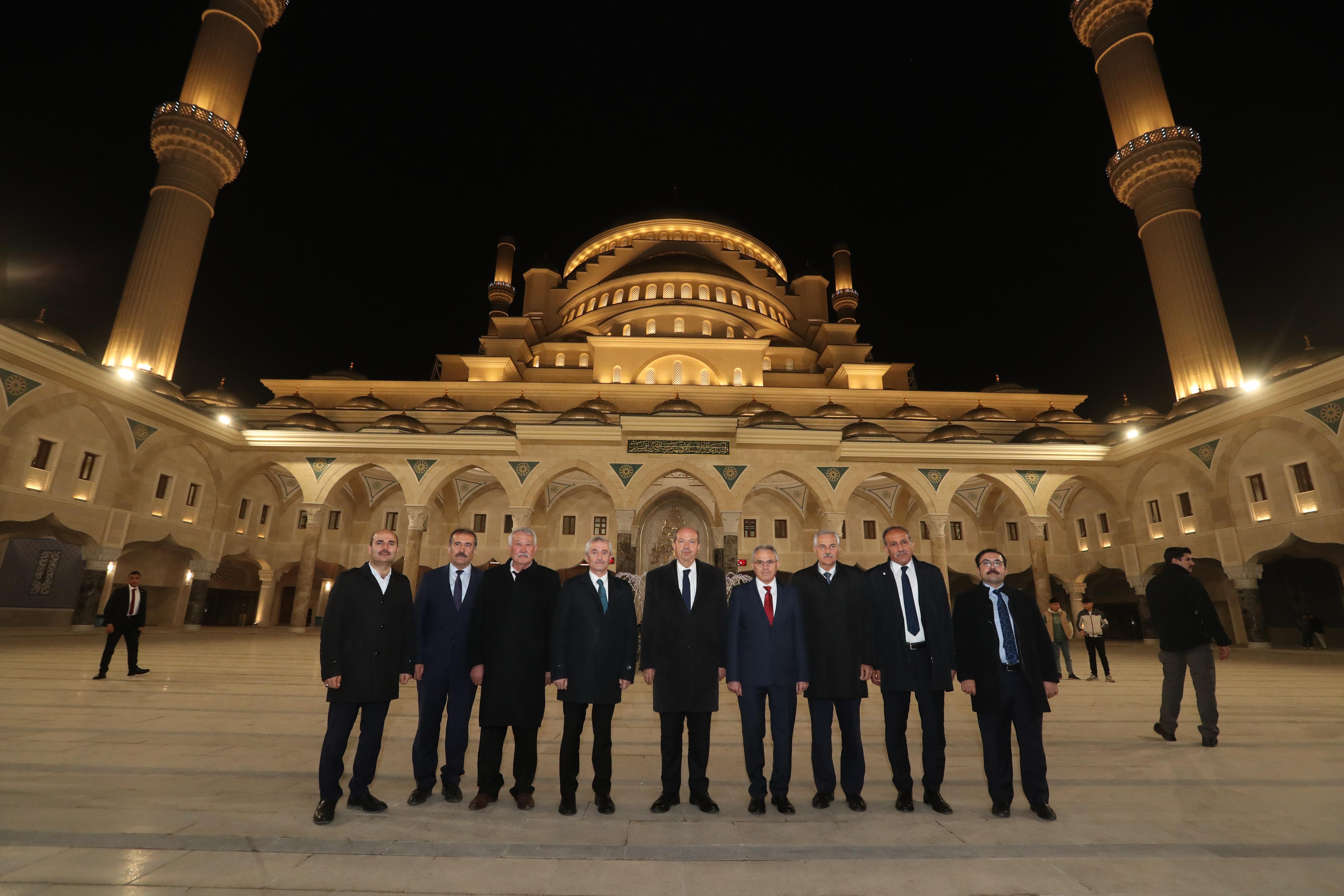 KKTC Cumhurba�kan� Tatar, �ahinbey Millet Camii�ni Ziyaret Etti