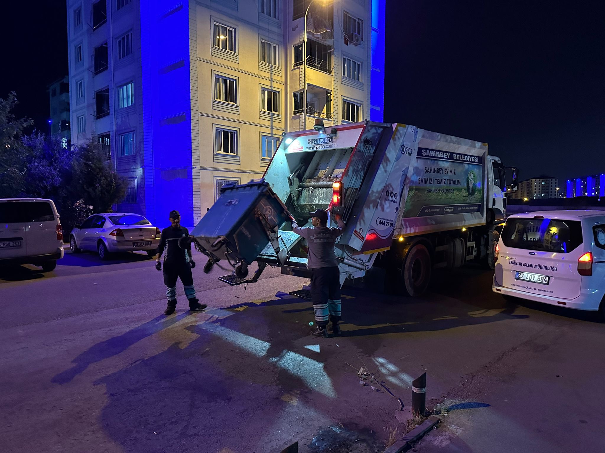 Belediyemiz Temizlik Ekiplerinden Bayram Mesaisi