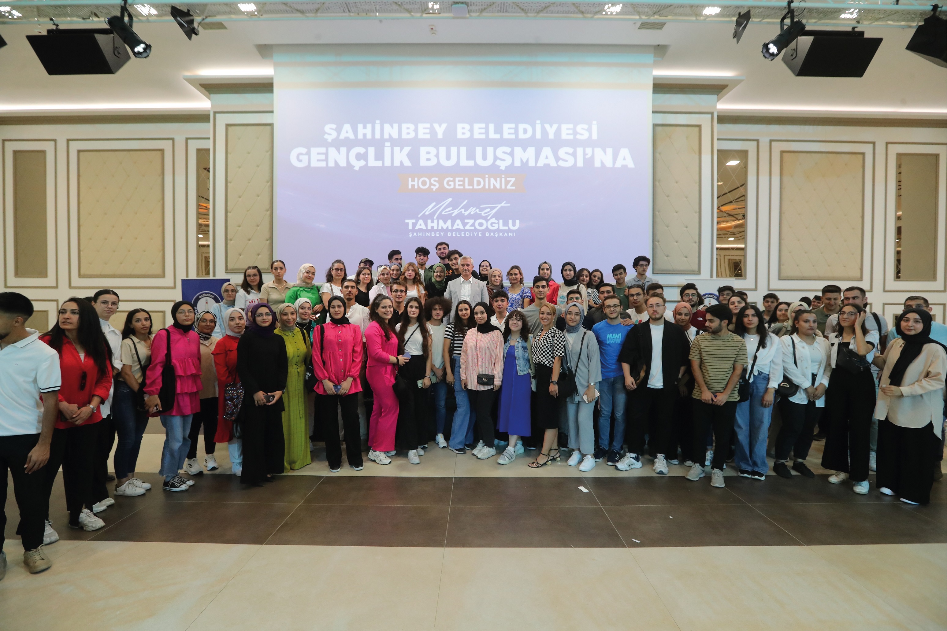 Ba�kan�m�z �niversite ��rencilerine 270 Milyonluk Dev Destek