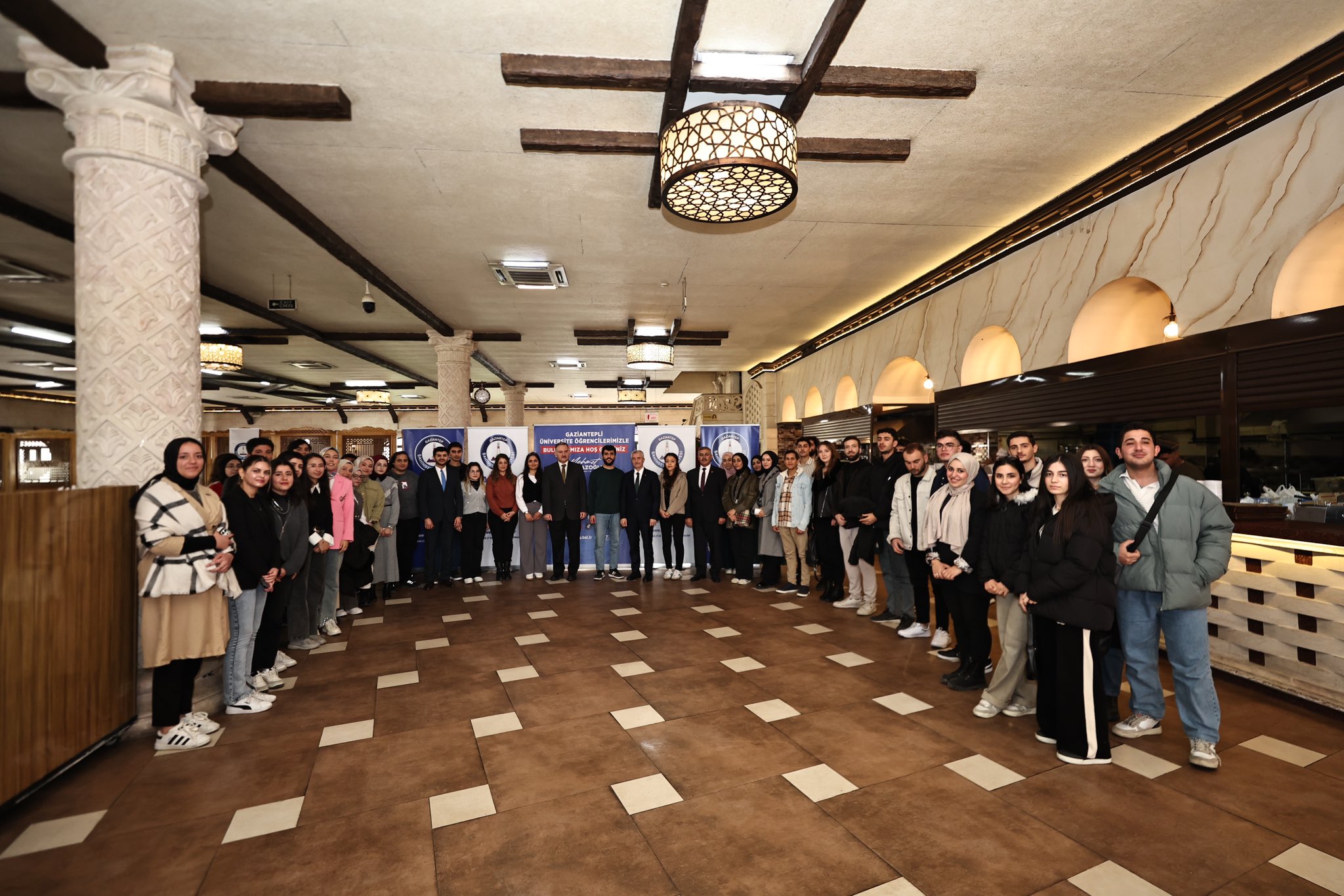 Ba�kan�m�z �stanbul, Diyarbak�r Ve �anl�urfa�daki ��rencilerle Bir Araya Geldi