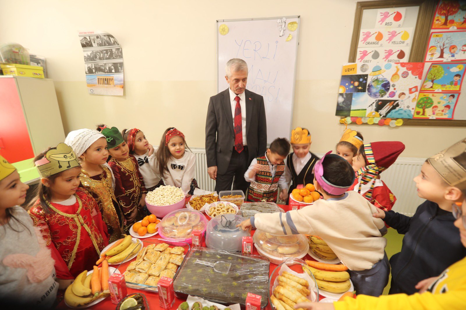 Ba�kan�m�z, Yerli Mal� Haftas��nda Miniklerle Bulu�tu