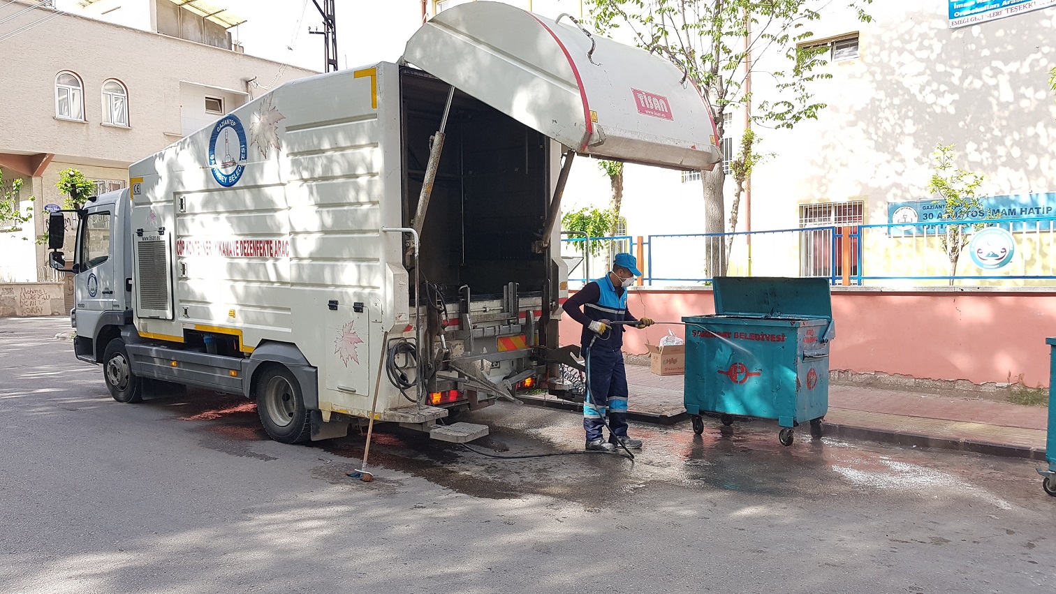 �ahinbey�de ��p Konteynerleri Temizleniyor