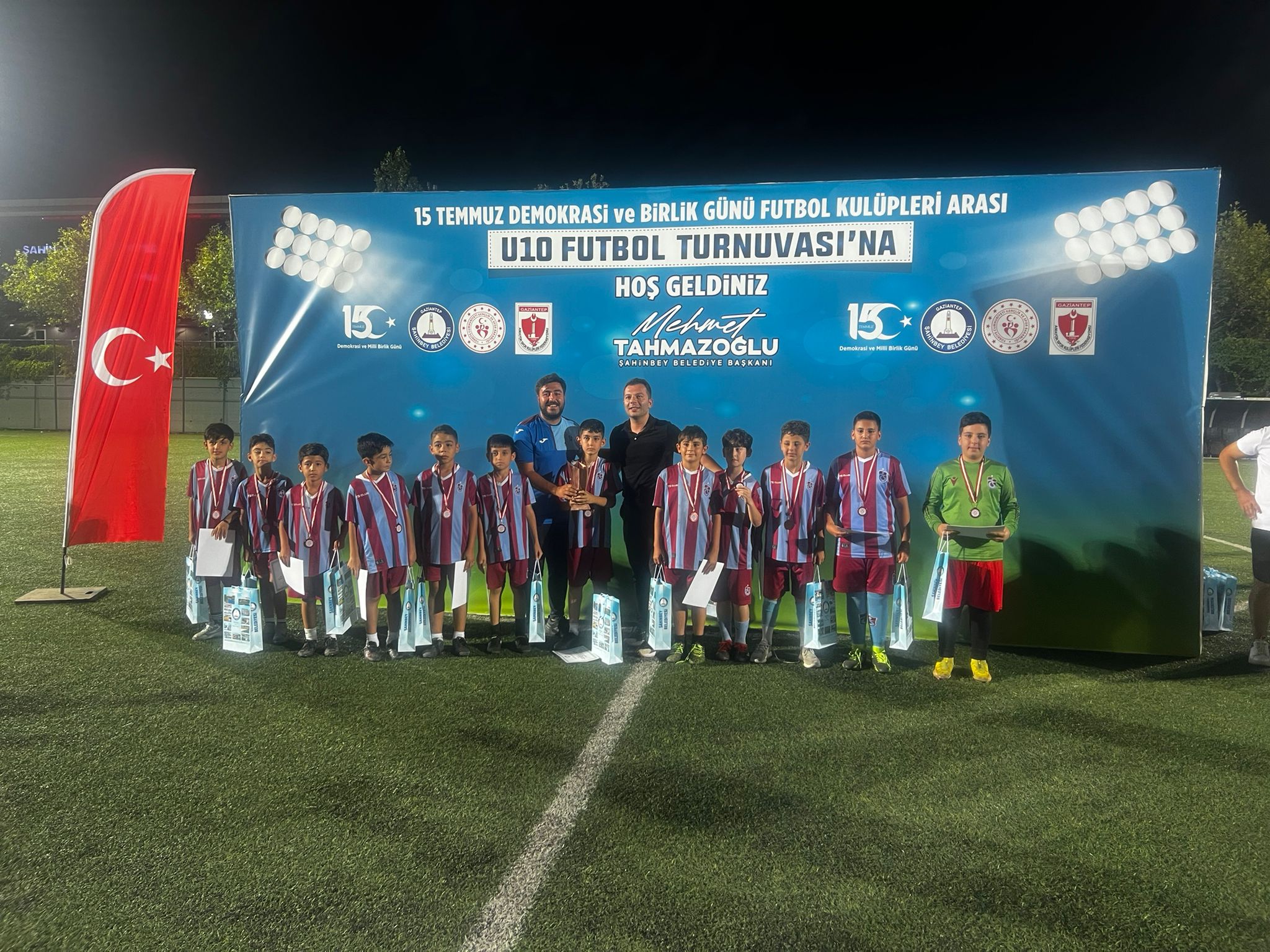 Minik Futbolcular Belediyemizin Organizasyonunda Kar�� Kar��ya Geldi