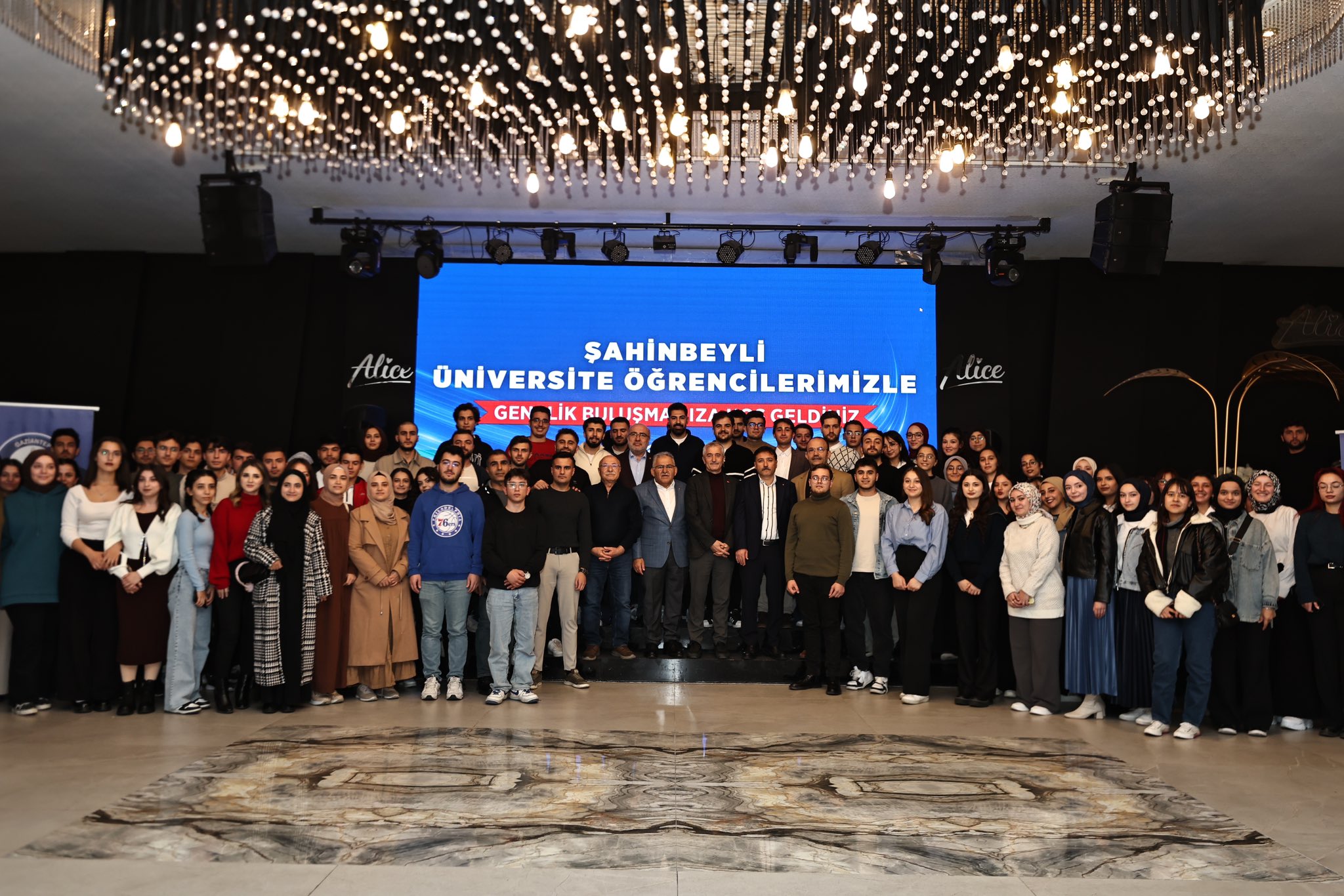 Ba�kan�m�z Kayseri, Ni�de, Ve Nev�ehir�de �ahinbeyli �niversite ��rencileri �le Biraraya Geldi