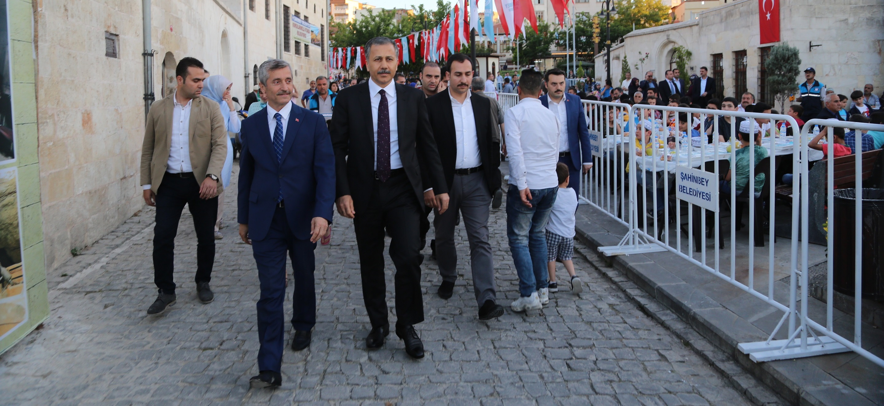 Valili�imizden �ehrek�st� Konaklar��nda �ftar Yeme�i