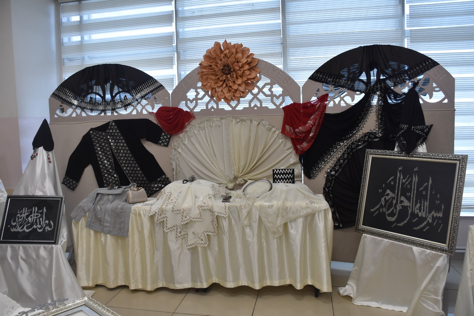 Belediyemiz Kursiyerleri El Eme�i G�z Nurlar�n� Sergiledi