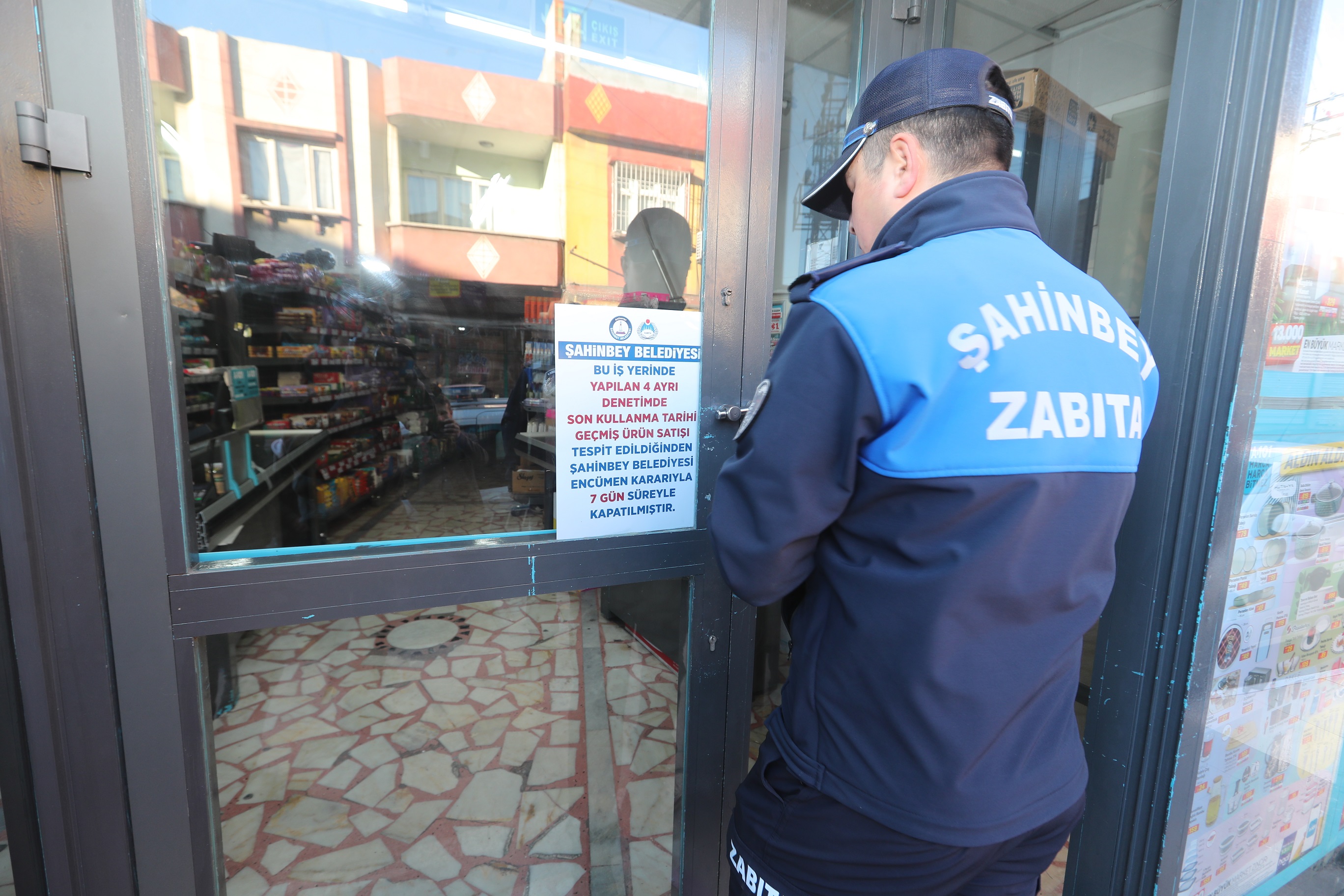 Belediyemiz Zab�ta Ekipleri Zincir Market �ubesini Kapatt�