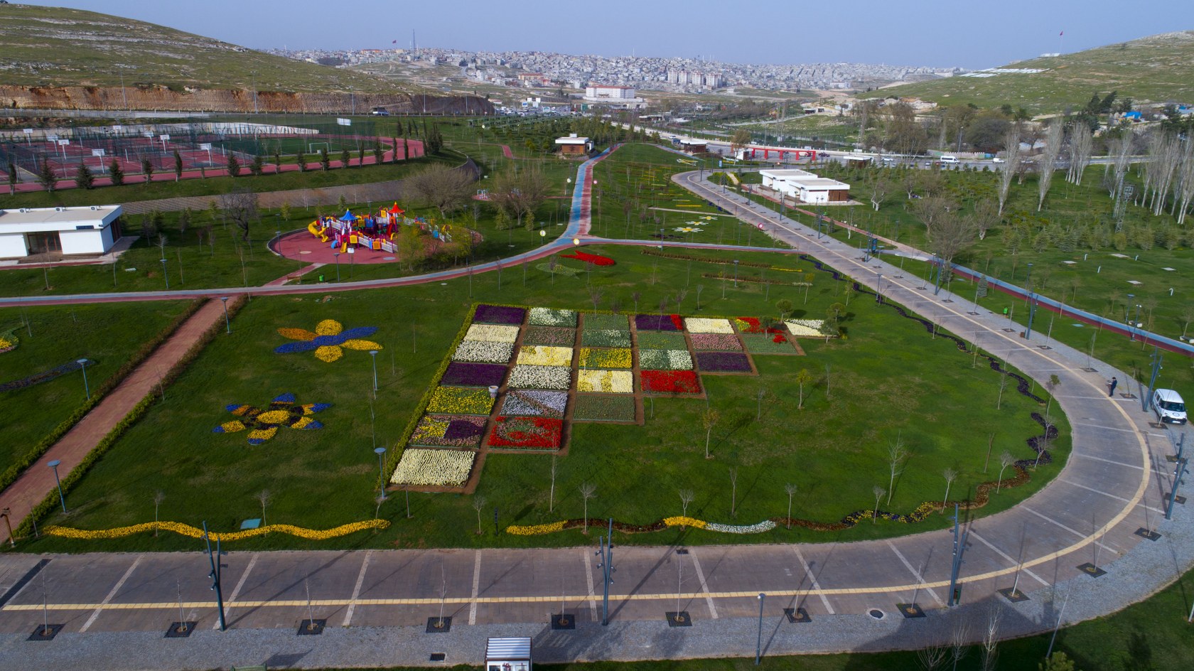 Parklar�m�zda �i�eklendirme �al��malar� Devam Ediyor