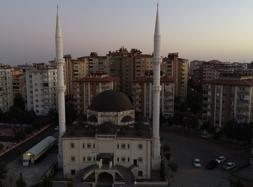 Adil �zberk Camii