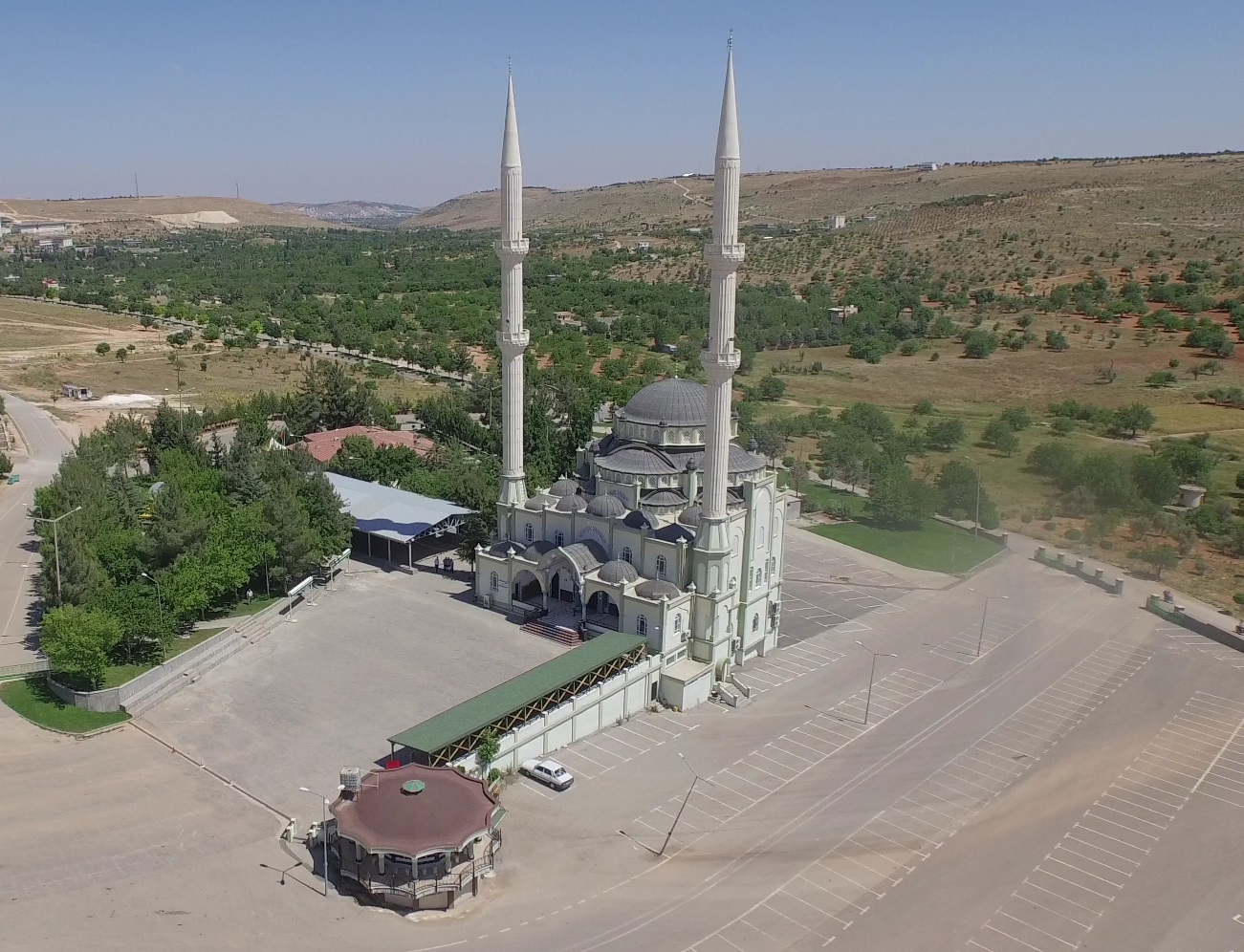 Kaplan Karde�ler Camii